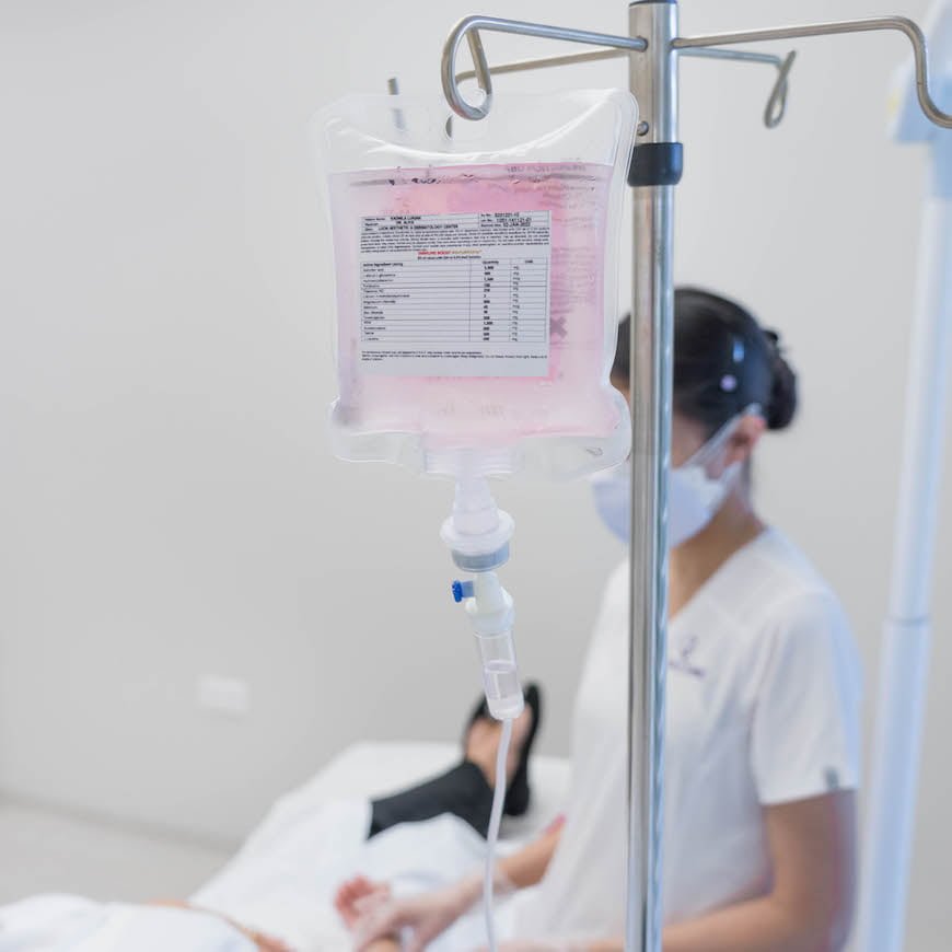 Intravenous infusion treatment therapy explained in detail - find out everything you wanted to know about this special treatment that refreshes you from inside.