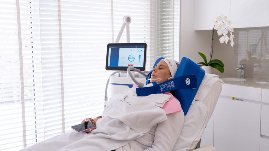 A woman getting a treatment for non surgical contours