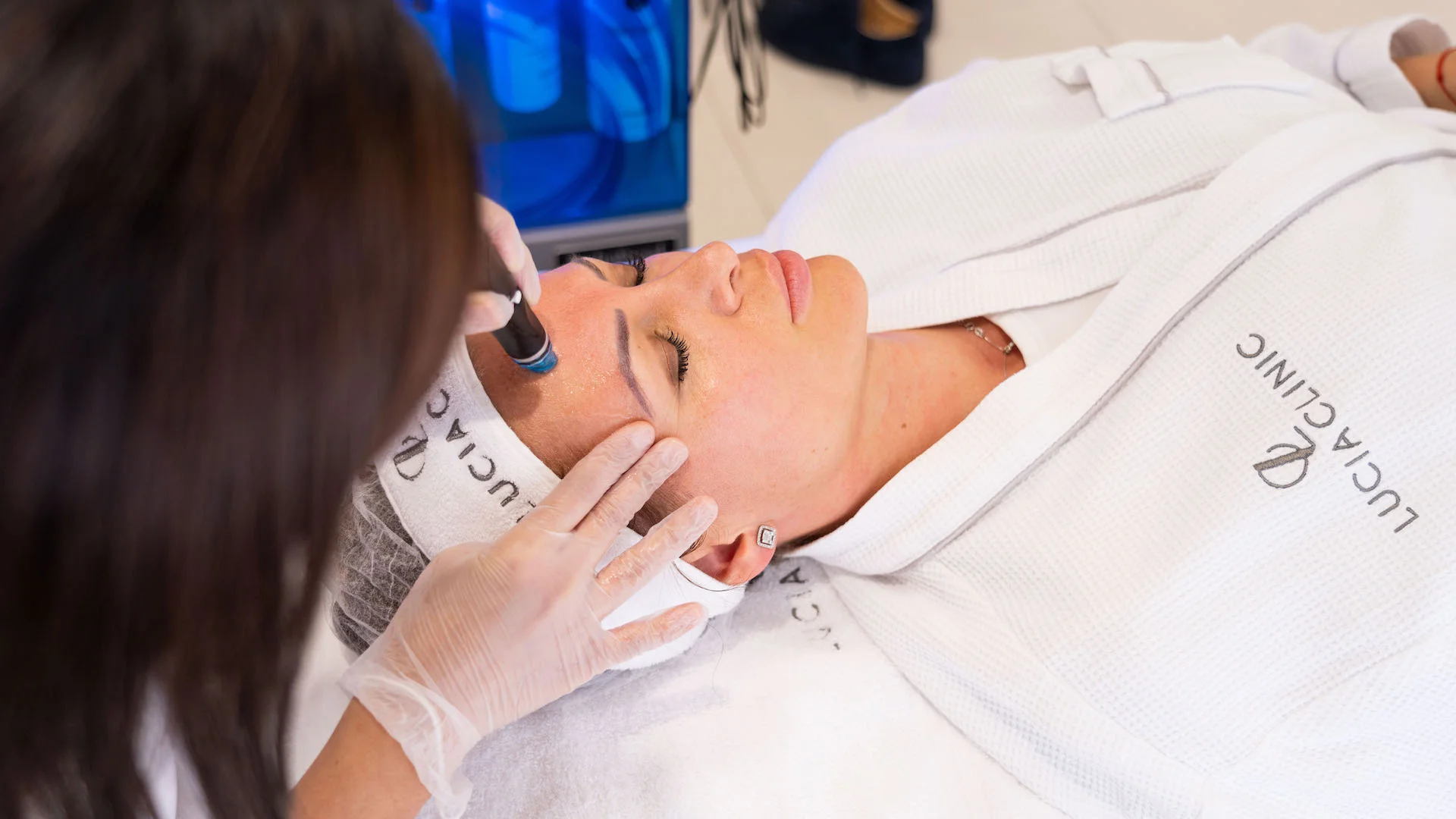 Facial treatments for safe non-invasive skin rejuvenation - cleanse, exfoliate and hydrate facial skin and reduce blemishes with different facial procedures.