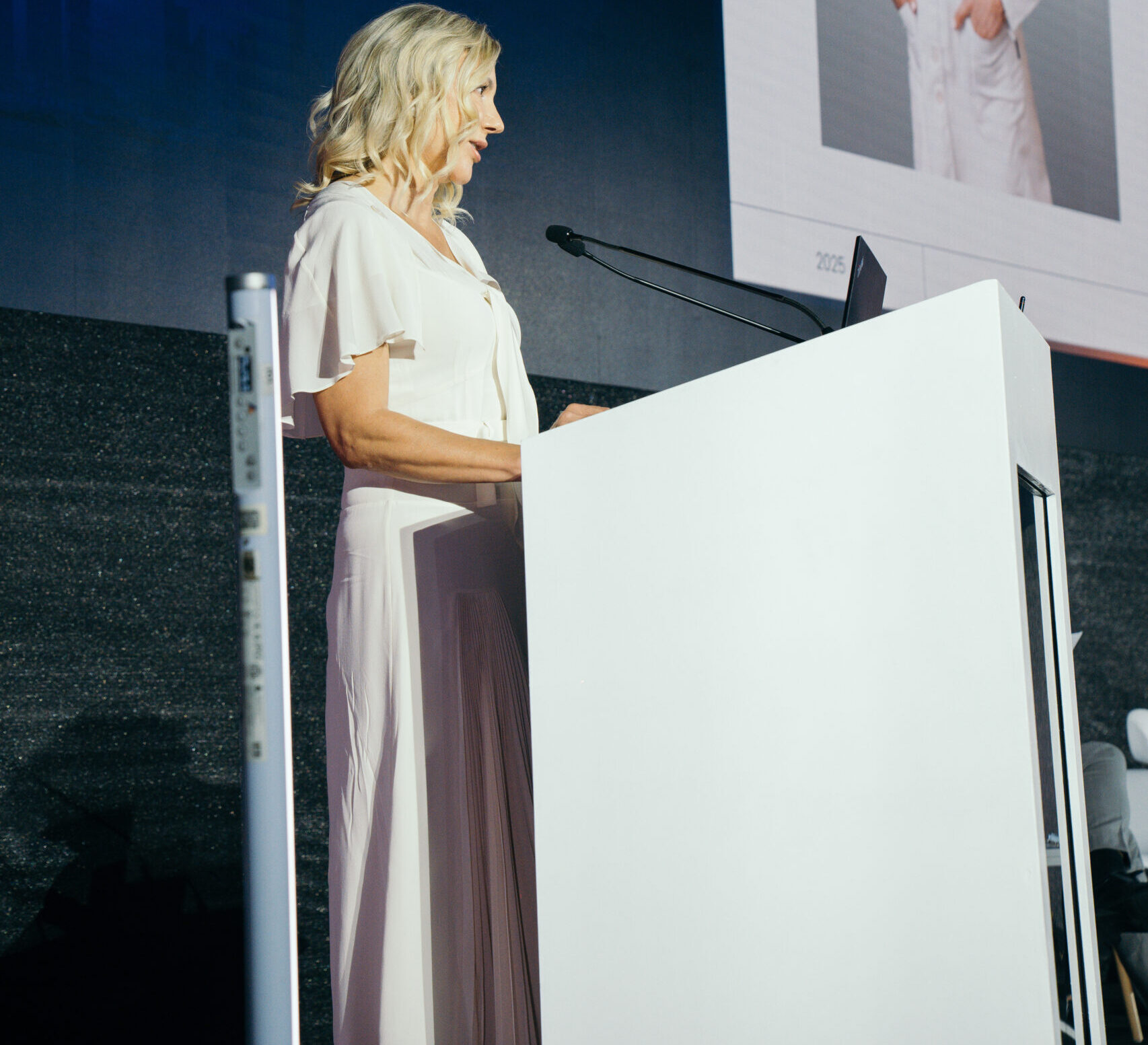 Dr. Radmila Lukian Speaks at AMWC