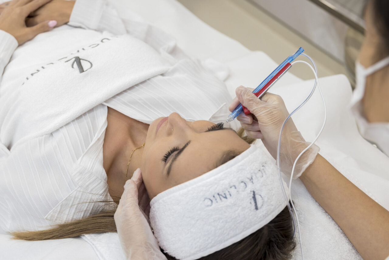 A woman getting jetpeel to prepare her skin for injectables